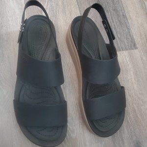 Brooklyn low wedge crocs
